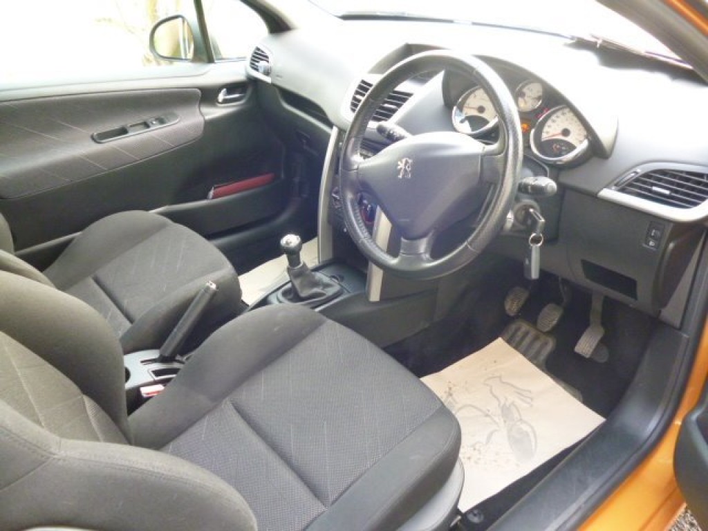 PEUGEOT 207