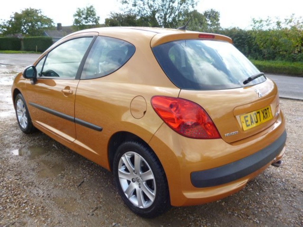PEUGEOT 207