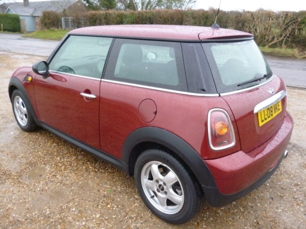 MINI HATCH
