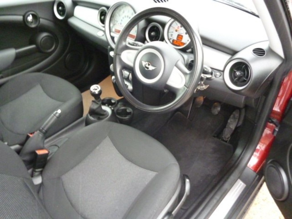 MINI HATCH