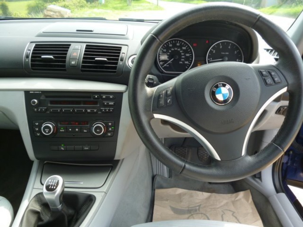 BMW 1 SERIES