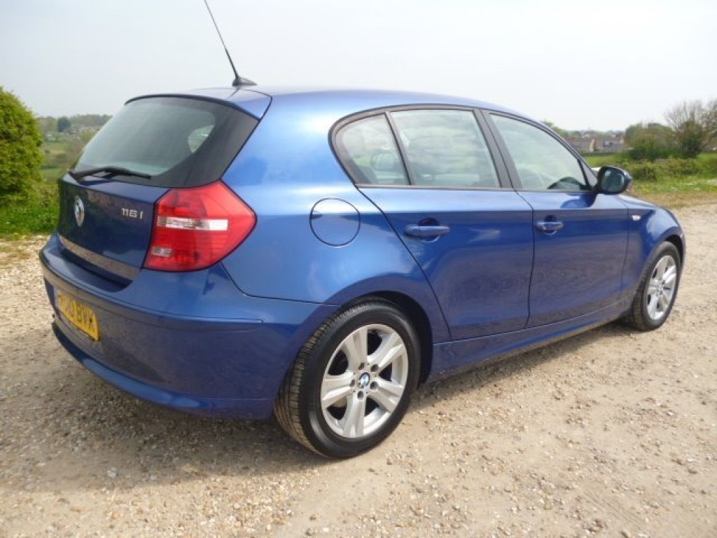 View BMW 1 SERIES  116i 2.0 SE  LOW MILES MOT 03-21