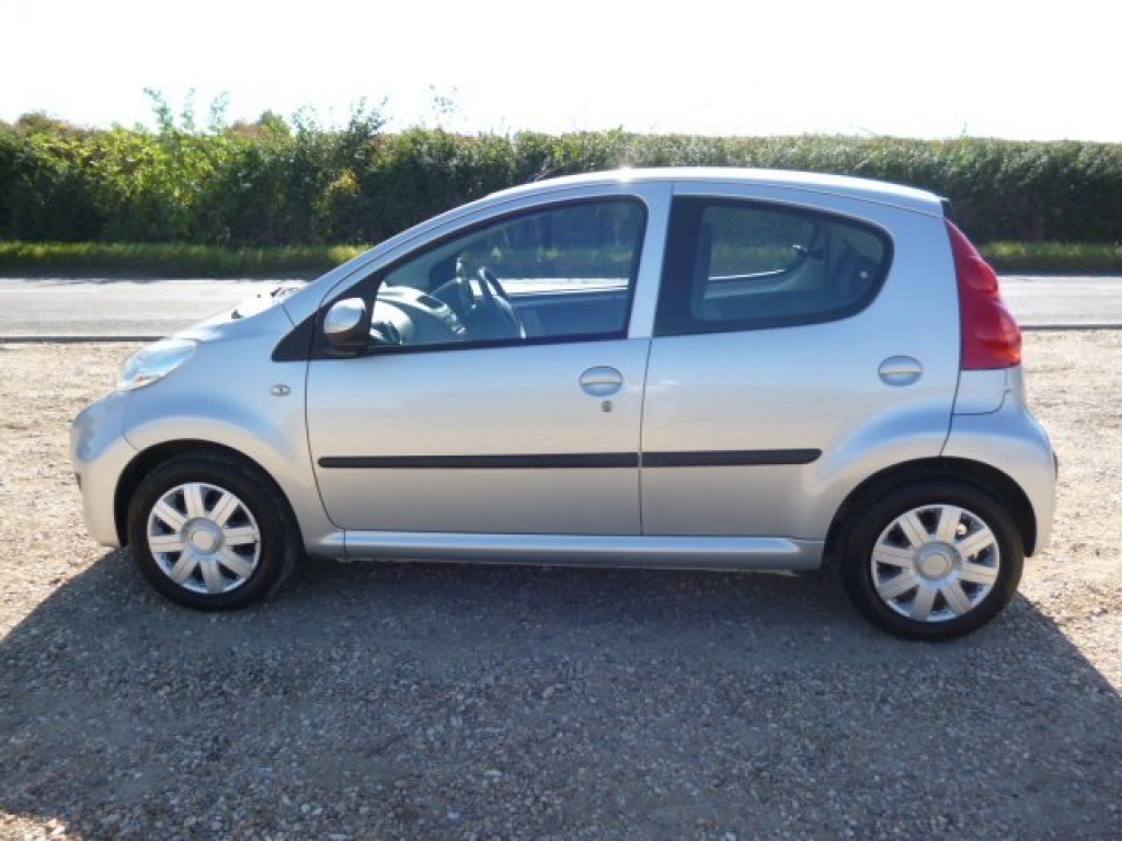 PEUGEOT 107