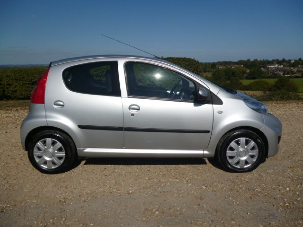 View PEUGEOT 107  1.0 URBAN 5DR 52K £20 TAX