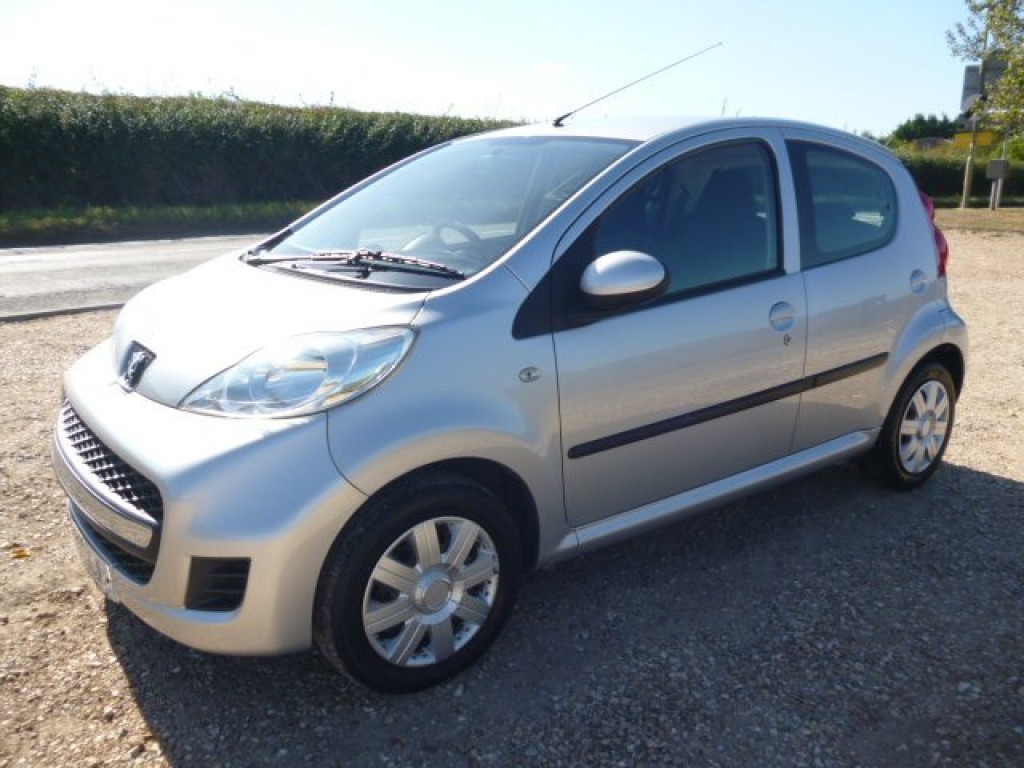 PEUGEOT 107