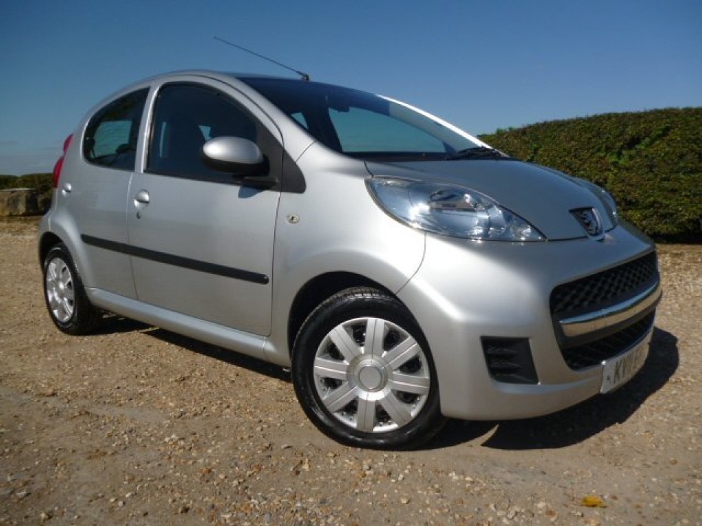 PEUGEOT 107