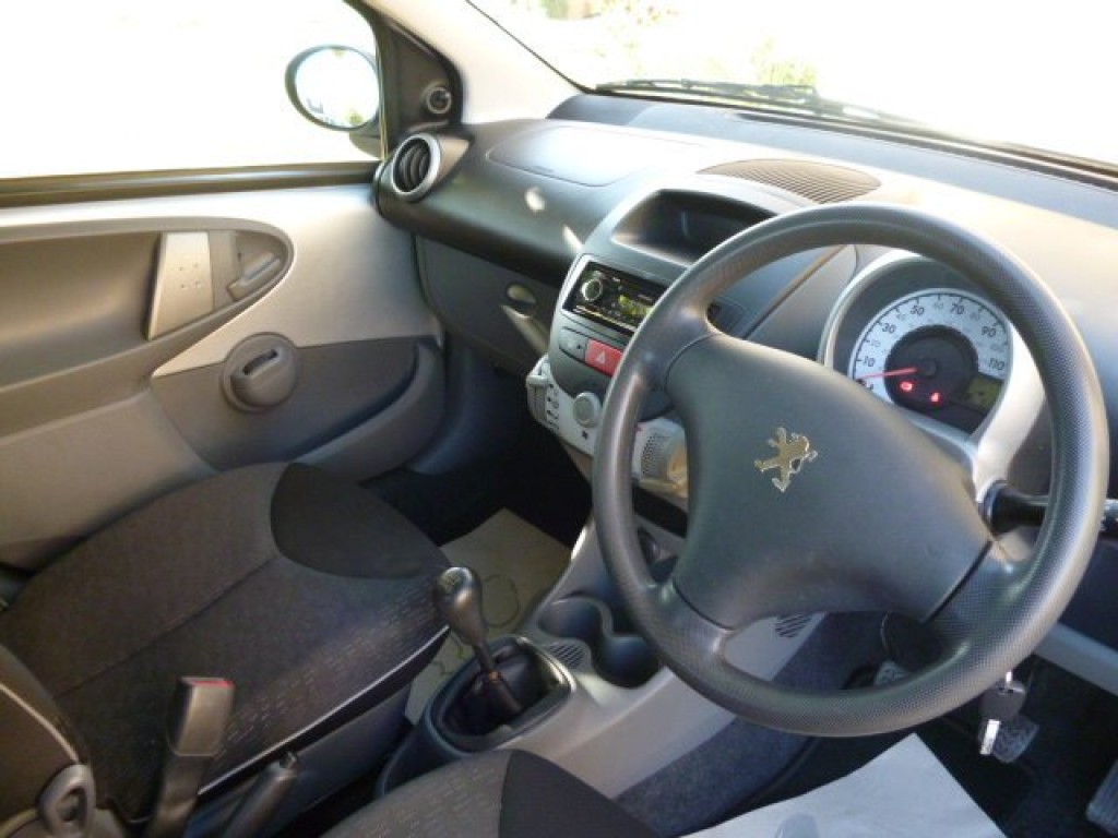PEUGEOT 107