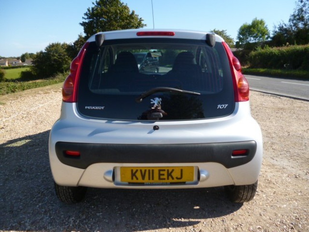 PEUGEOT 107