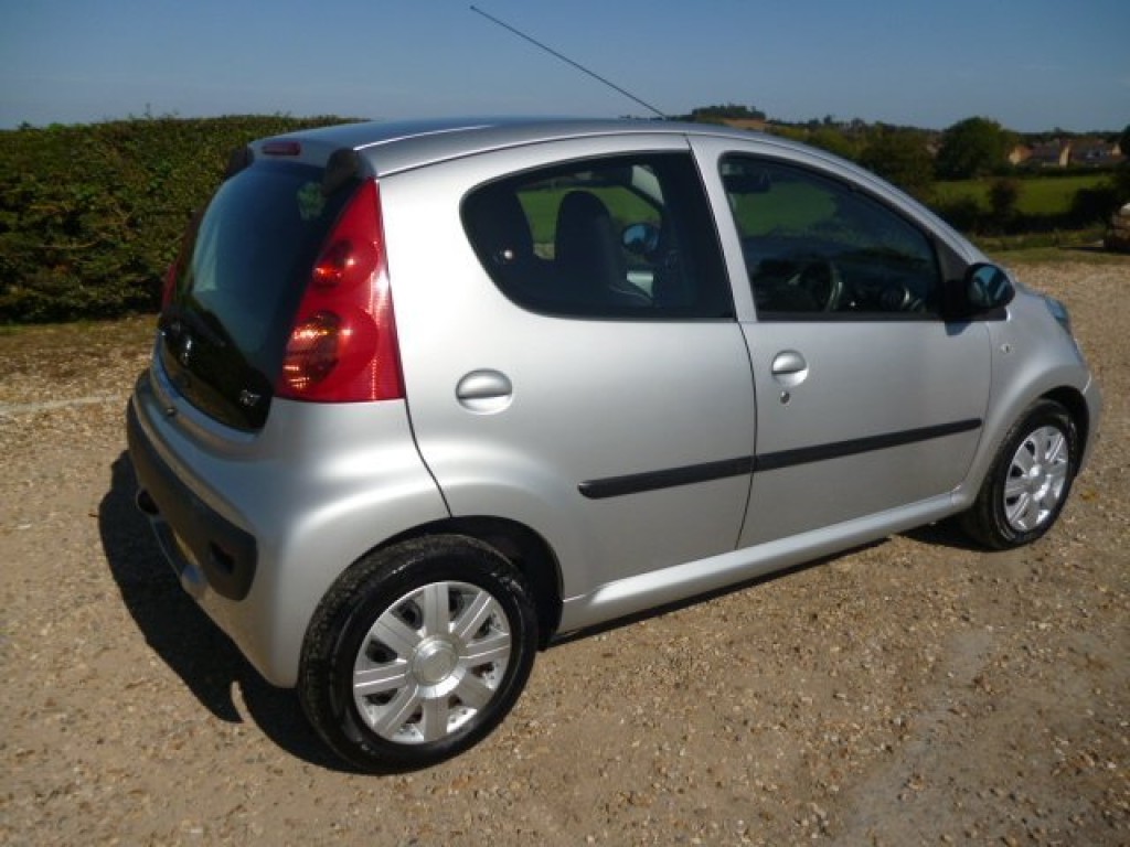 View PEUGEOT 107  1.0 URBAN 5DR 52K £20 TAX