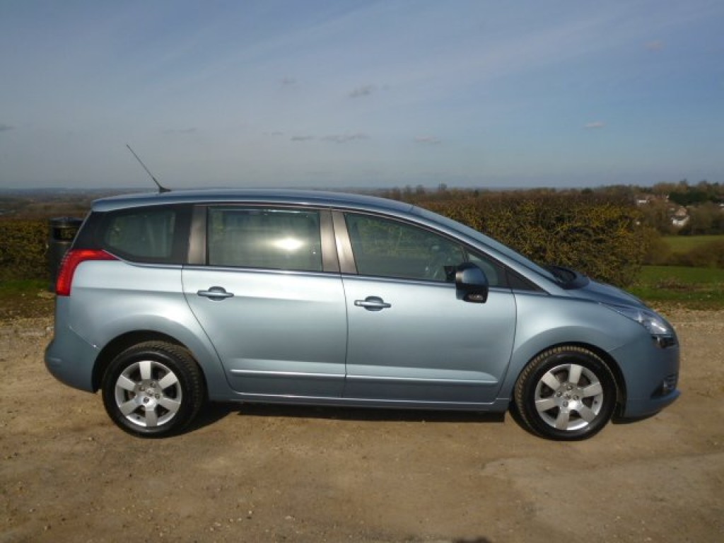 View PEUGEOT 5008 1.6 HDI SPORT 7 SEATER NEW CAMBELT