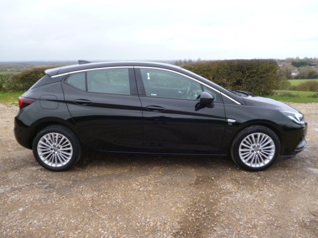 View VAUXHALL ASTRA ELITE NAV 1.6 CDTI AUTO 1 OWNER FVSH