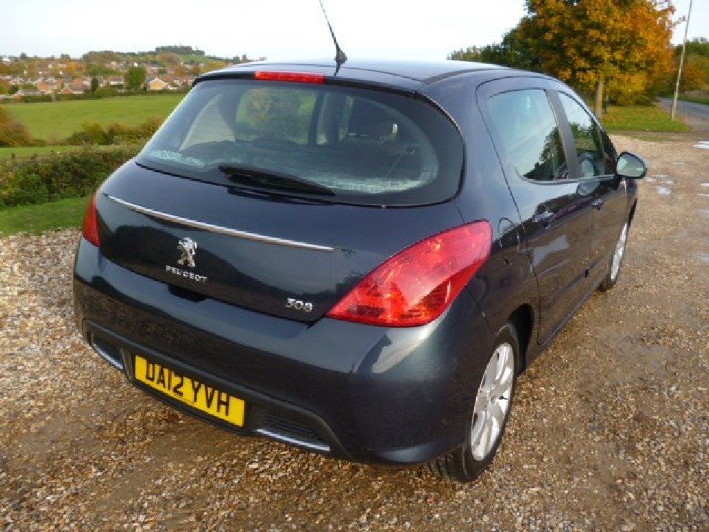PEUGEOT 308