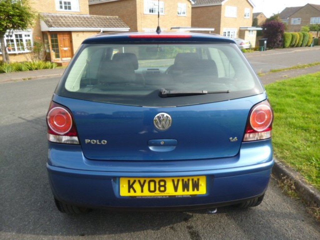 VOLKSWAGEN POLO