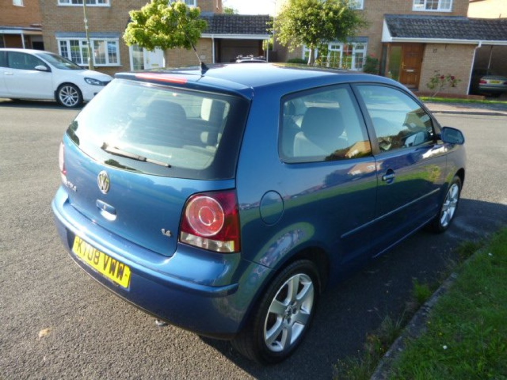 VOLKSWAGEN POLO