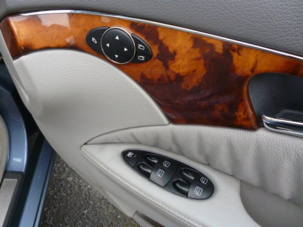 MERCEDES-BENZ E CLASS