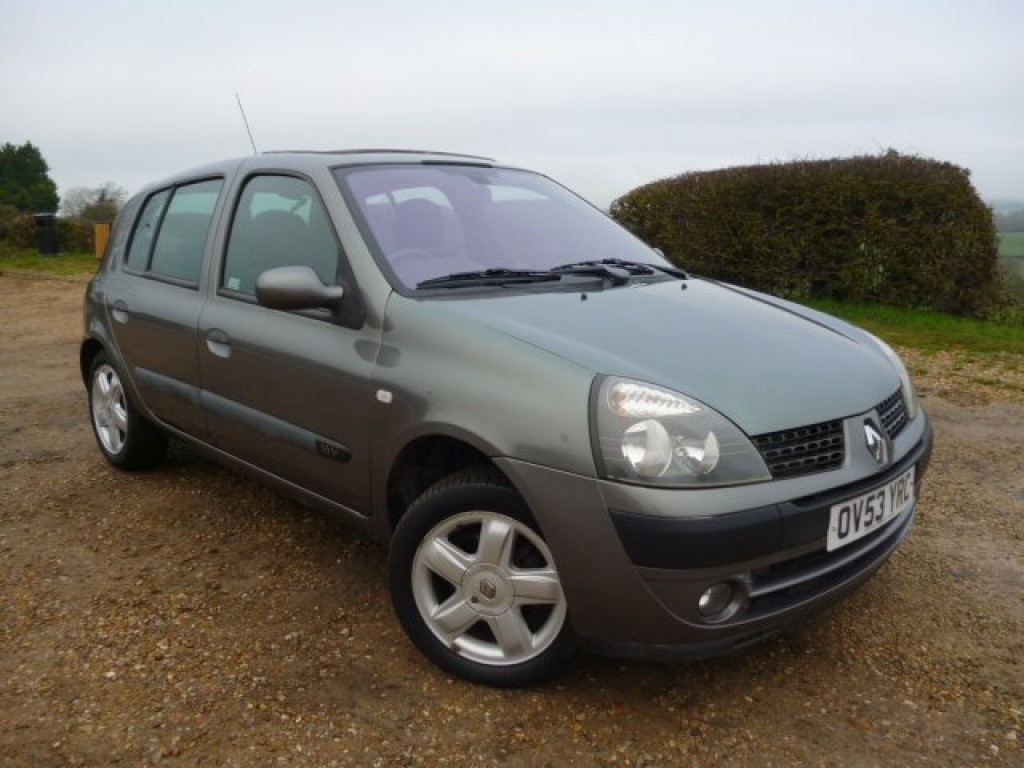 View RENAULT CLIO 1.2 DYNAMIQUE 16V VERY LOW MILES 2 OWNERS