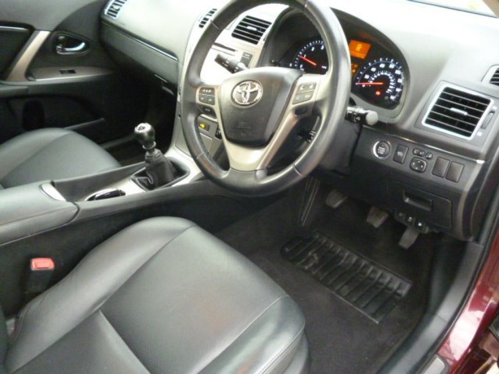 TOYOTA AVENSIS