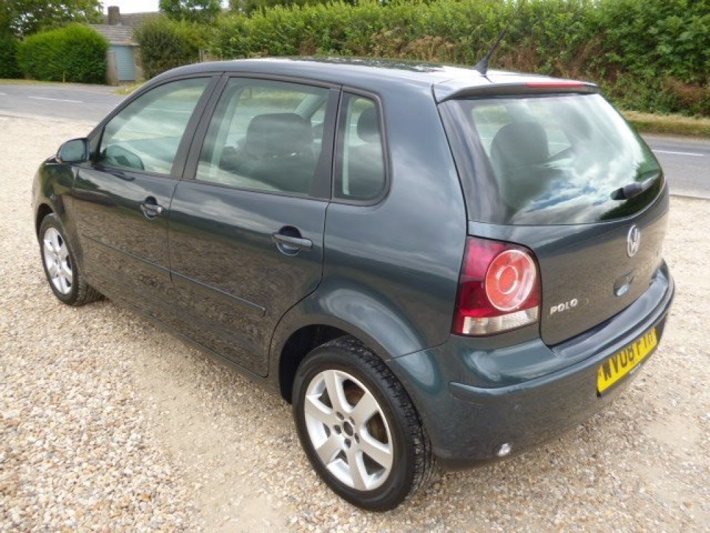 VOLKSWAGEN POLO