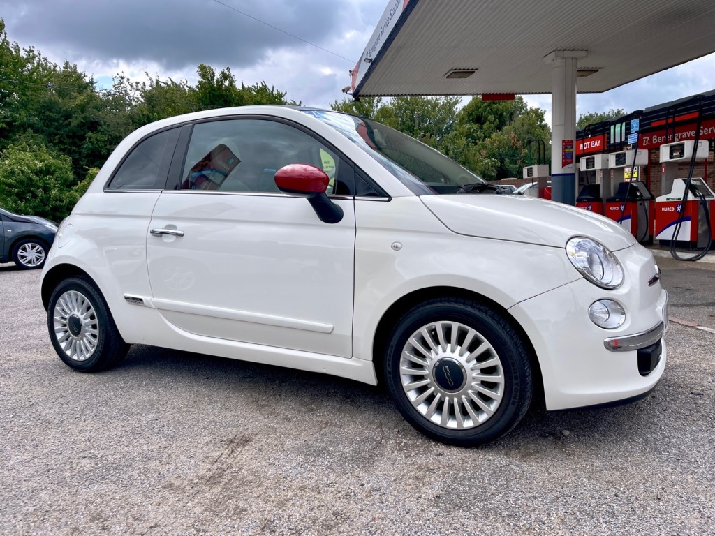 FIAT 500 LOUNGE + FULL SERVICE HISTORY