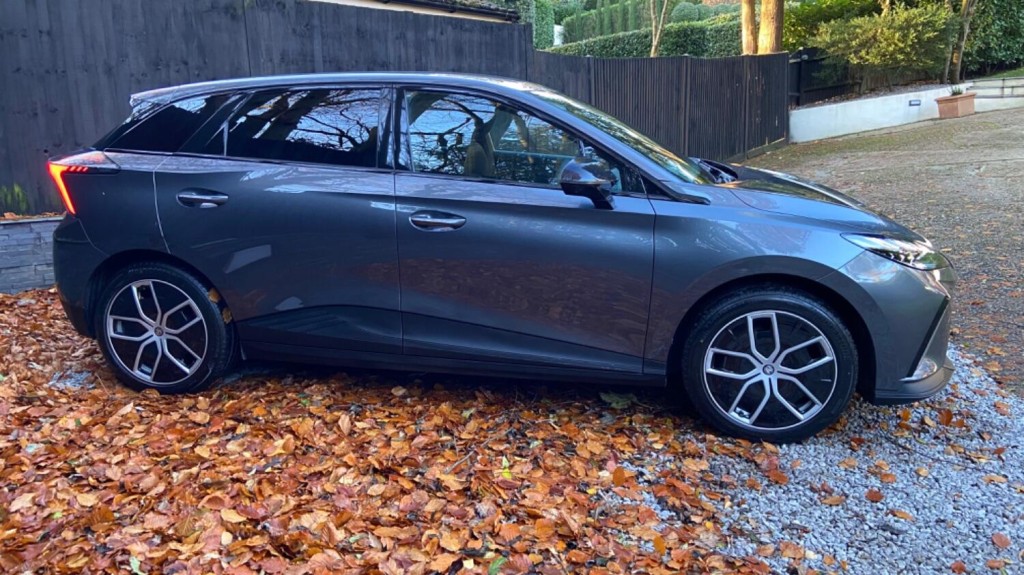 View MG MG4 64kWh Trophy Long Range