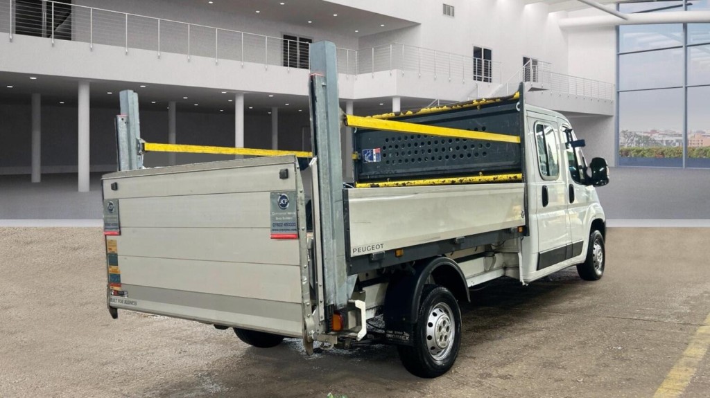 View PEUGEOT BOXER 2.0 BlueHDi 335 Built for Business