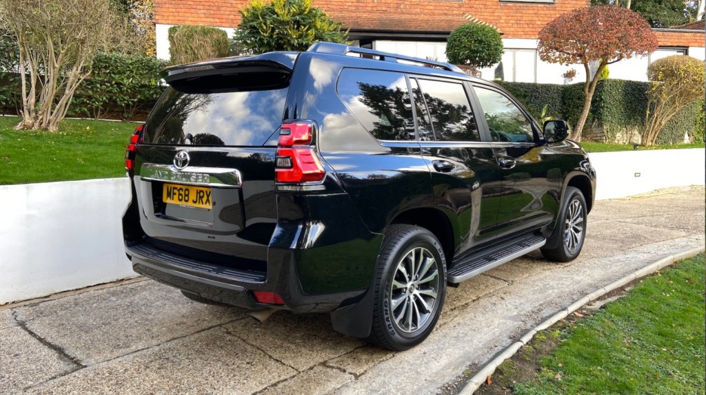 View TOYOTA LAND CRUISER 2.8 D Invincible