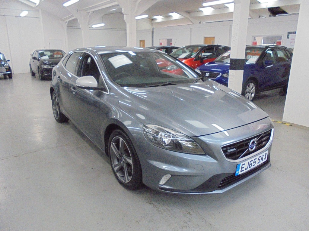 View VOLVO V40 2.0 R-Design D2