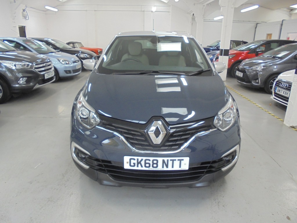 View RENAULT CAPTUR 0.9 Iconic Petrol TCe 90 SAT NAV