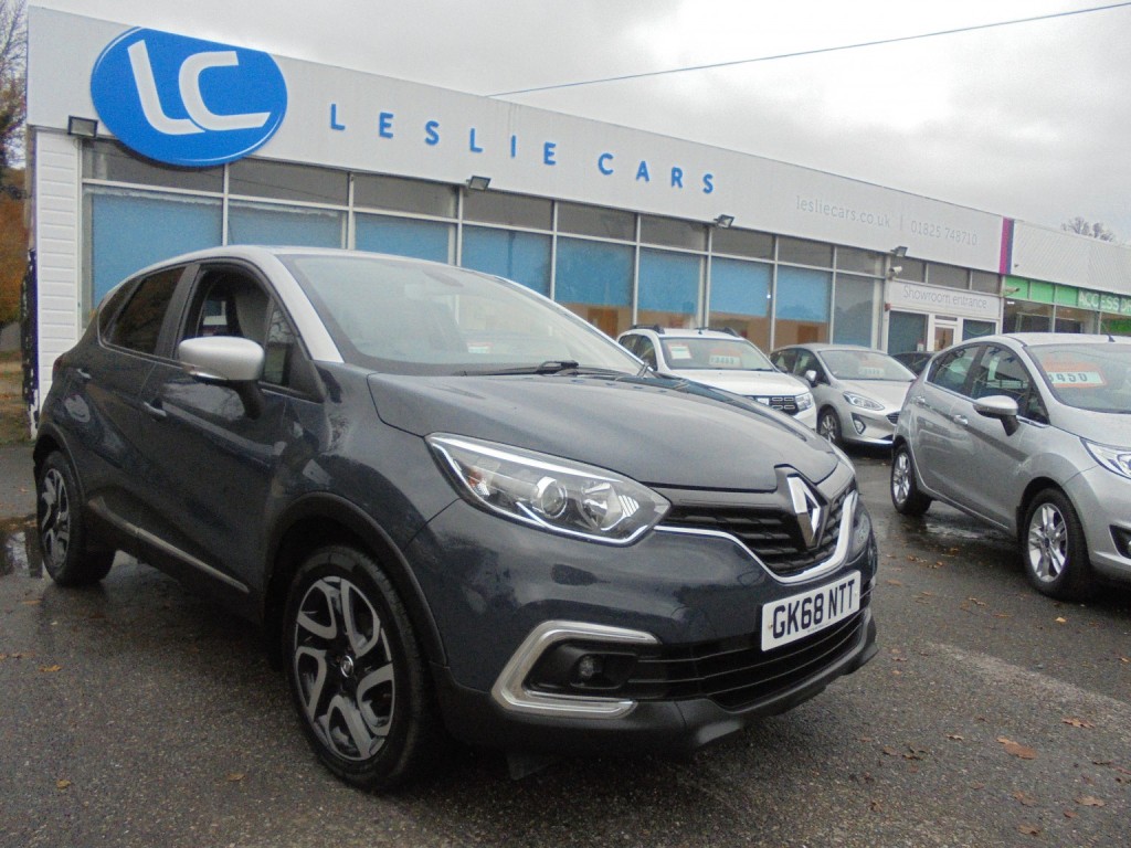 View RENAULT CAPTUR 0.9 Iconic Petrol TCe 90 SAT NAV