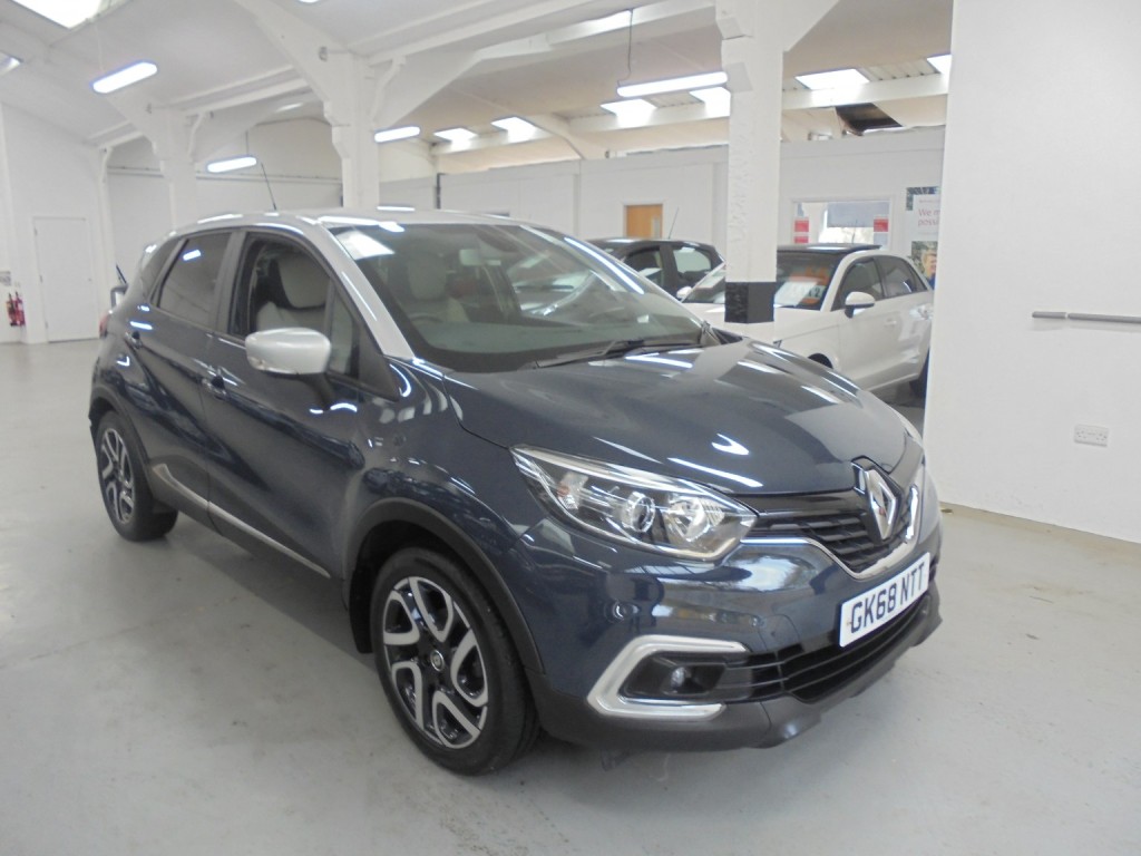 View RENAULT CAPTUR 0.9 Iconic Petrol TCe 90 SAT NAV
