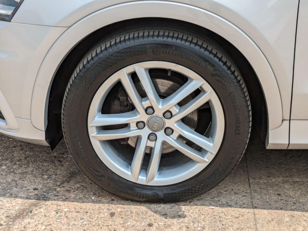 AUDI Q3