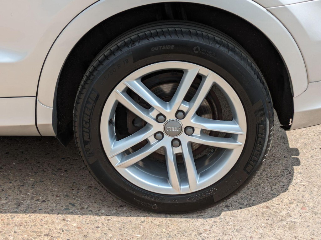 AUDI Q3