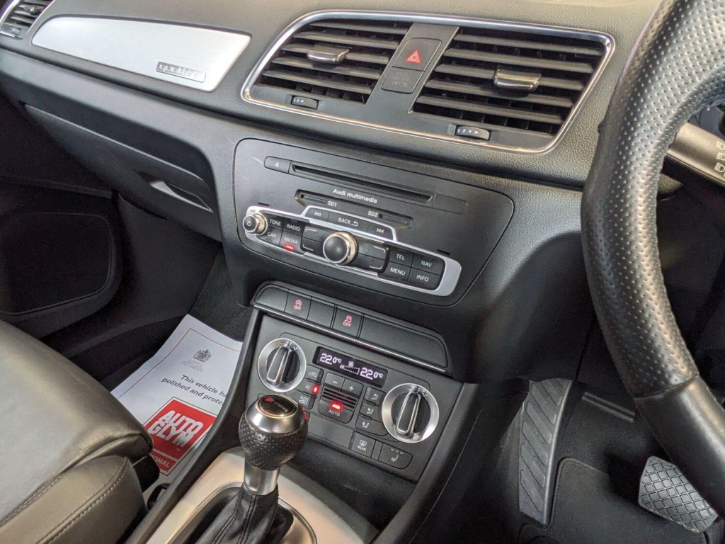 AUDI Q3