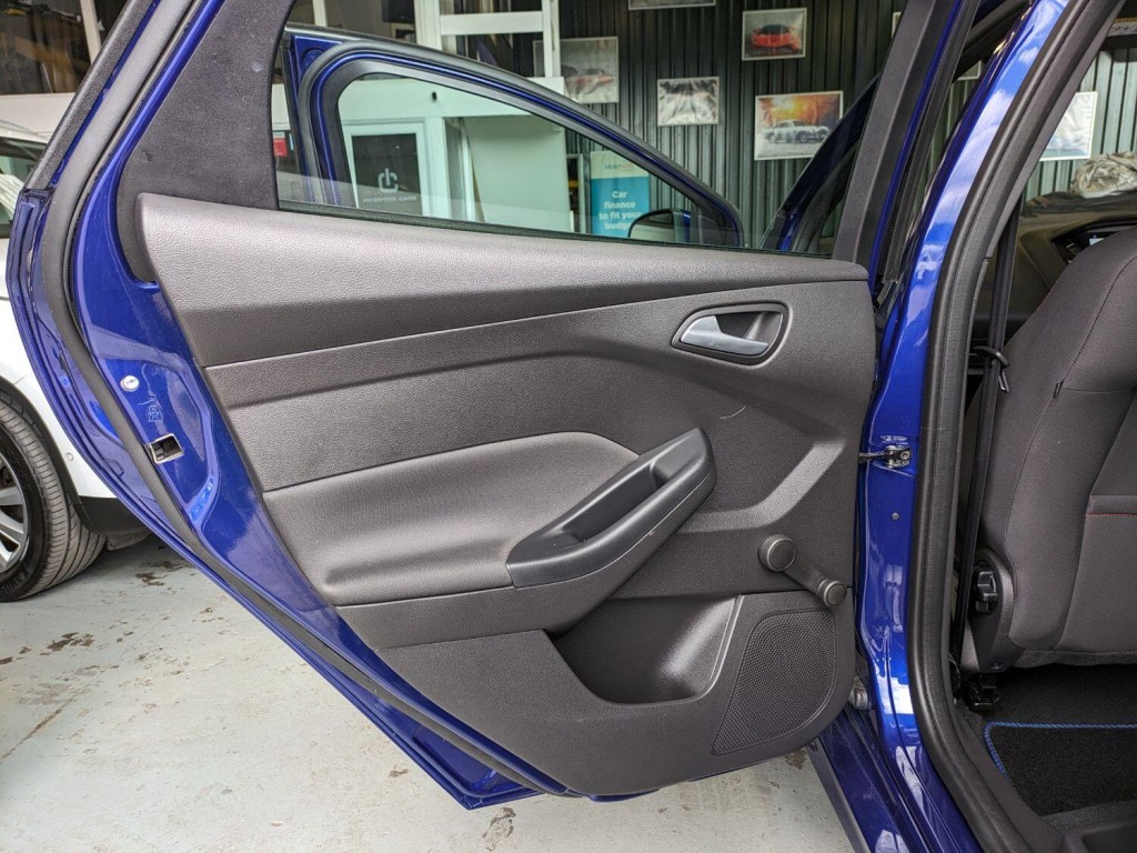 FORD FOCUS