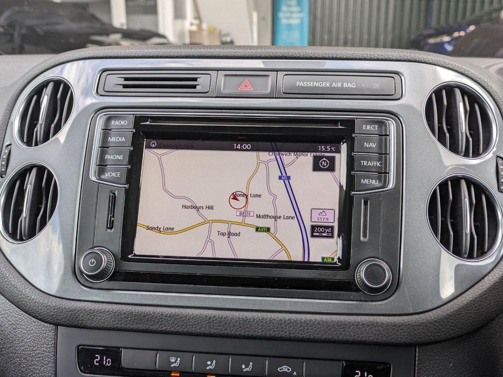 VOLKSWAGEN TIGUAN