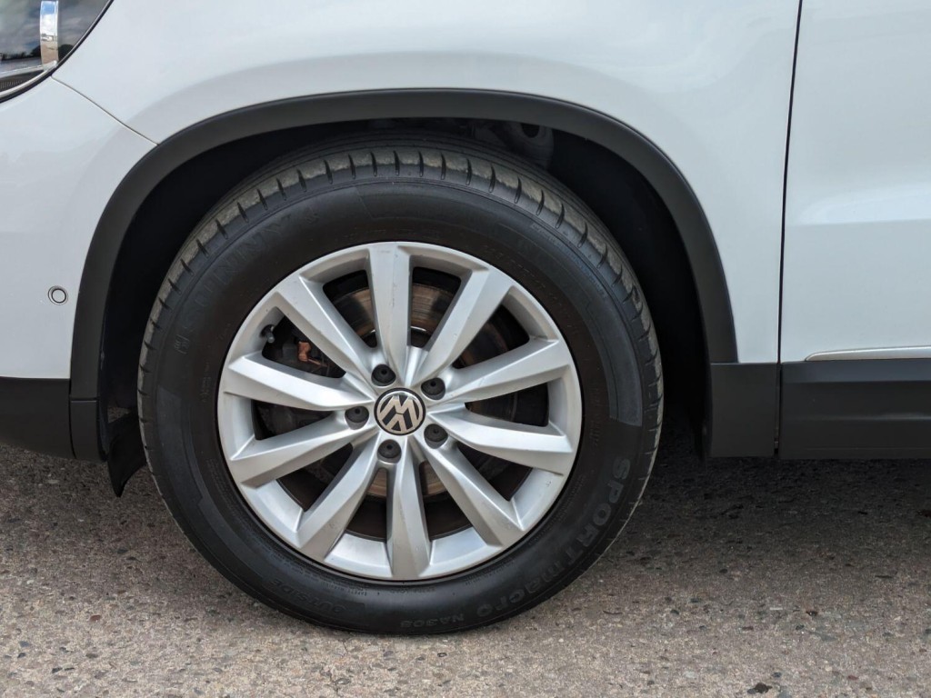VOLKSWAGEN TIGUAN