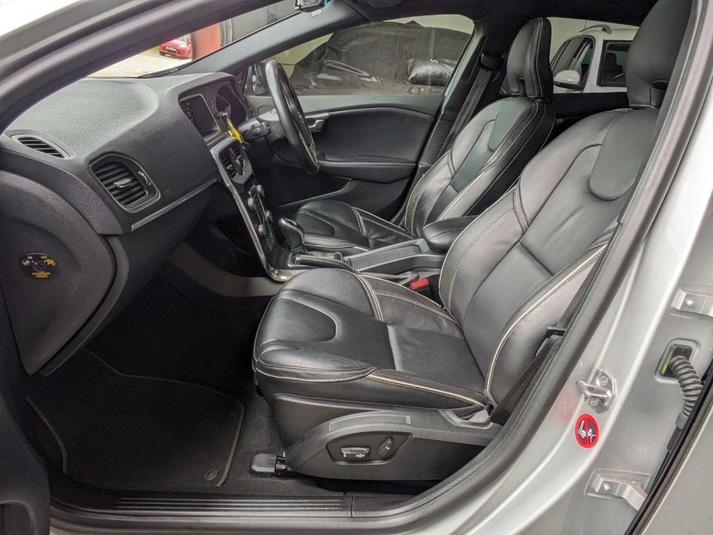 VOLVO V40