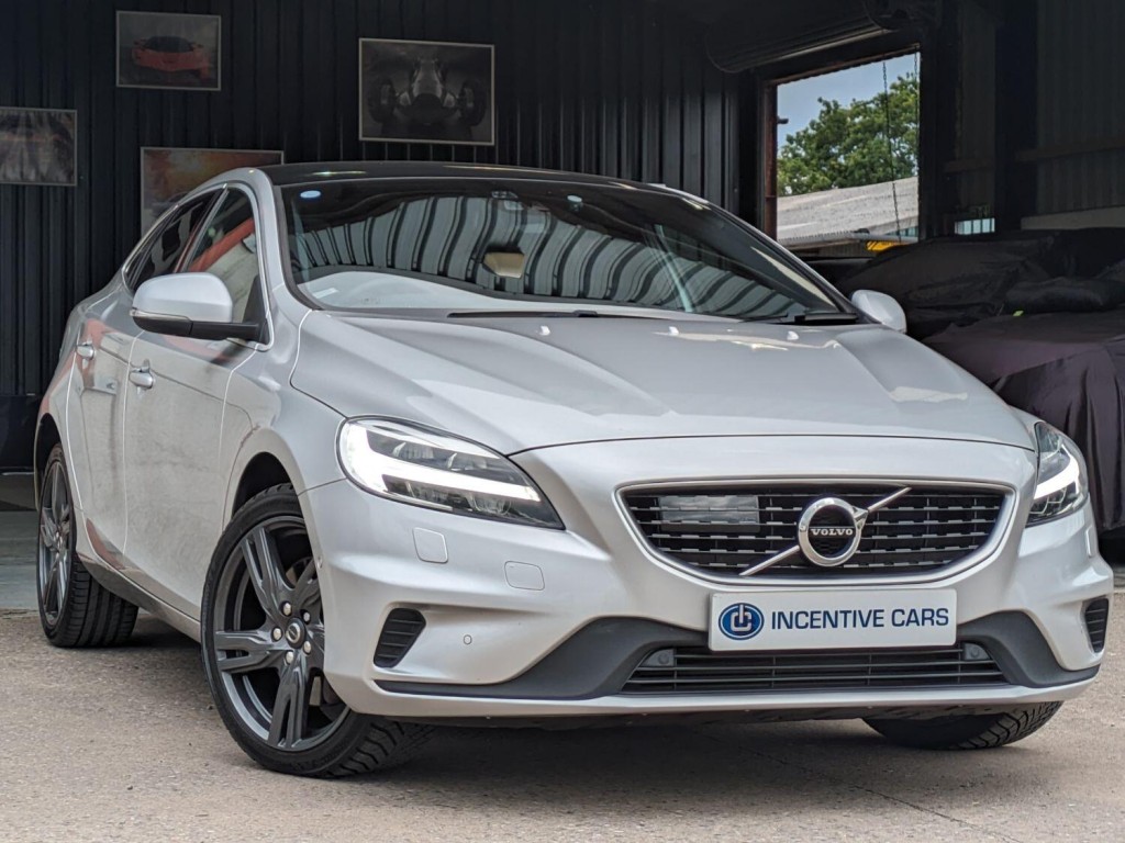 View VOLVO V40 1.5 R-Design Pro T3 automatic. 2 OWNERS. HUGE SPEC. SAT NAV. PAN ROOF. LED LIGHTS. 7 SERVICES.