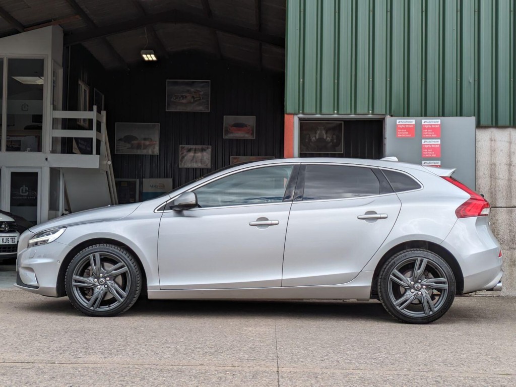 VOLVO V40