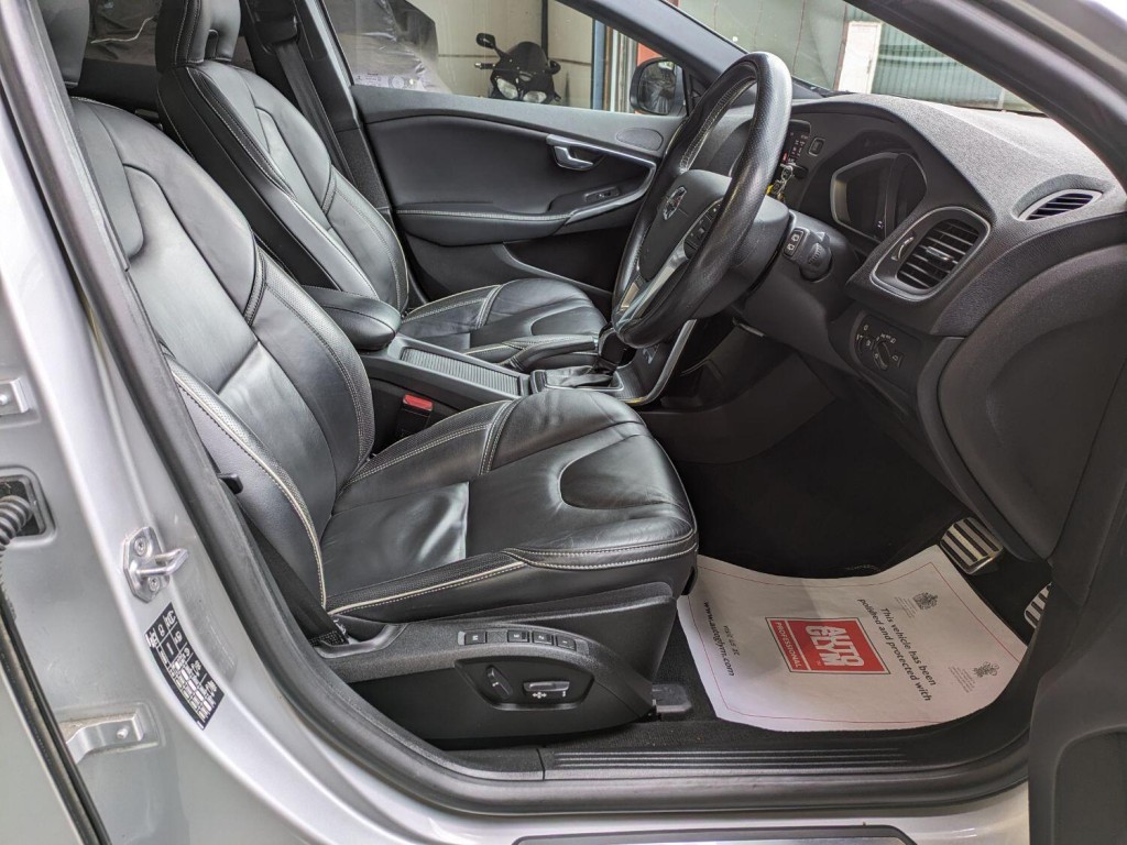 VOLVO V40