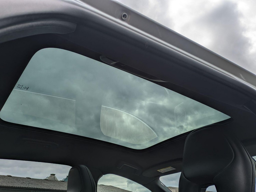 View VOLVO V40 1.5 R-Design Pro T3 automatic. 2 OWNERS. HUGE SPEC. SAT NAV. PAN ROOF. LED LIGHTS. 7 SERVICES.