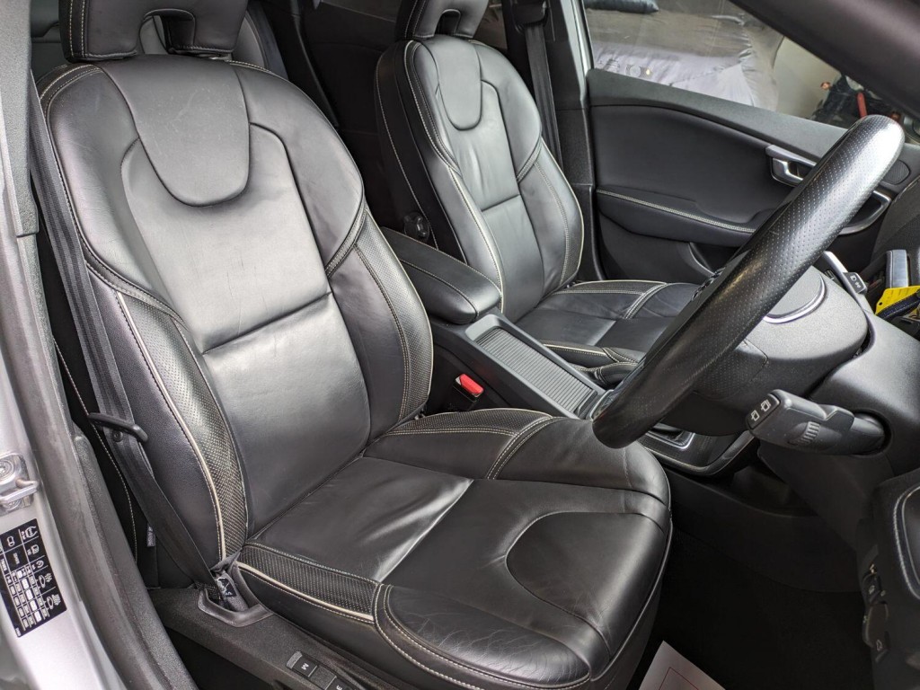 VOLVO V40