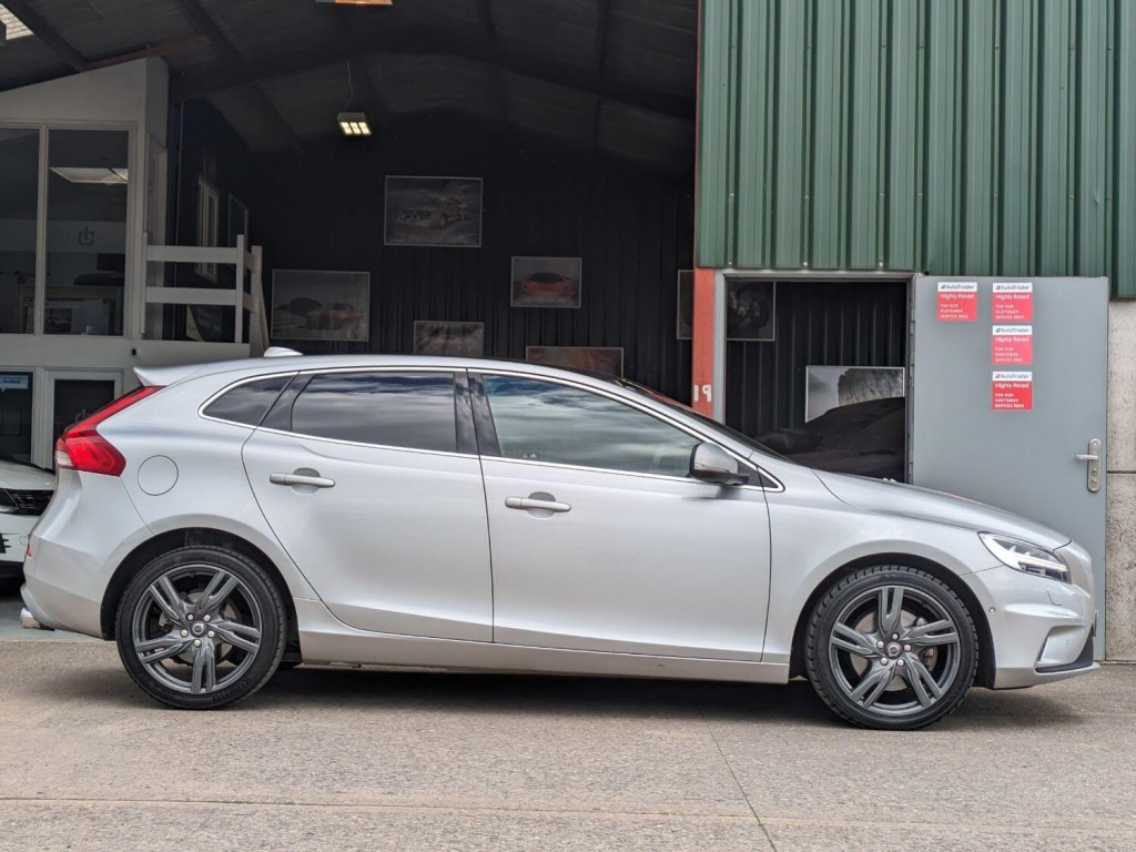 VOLVO V40