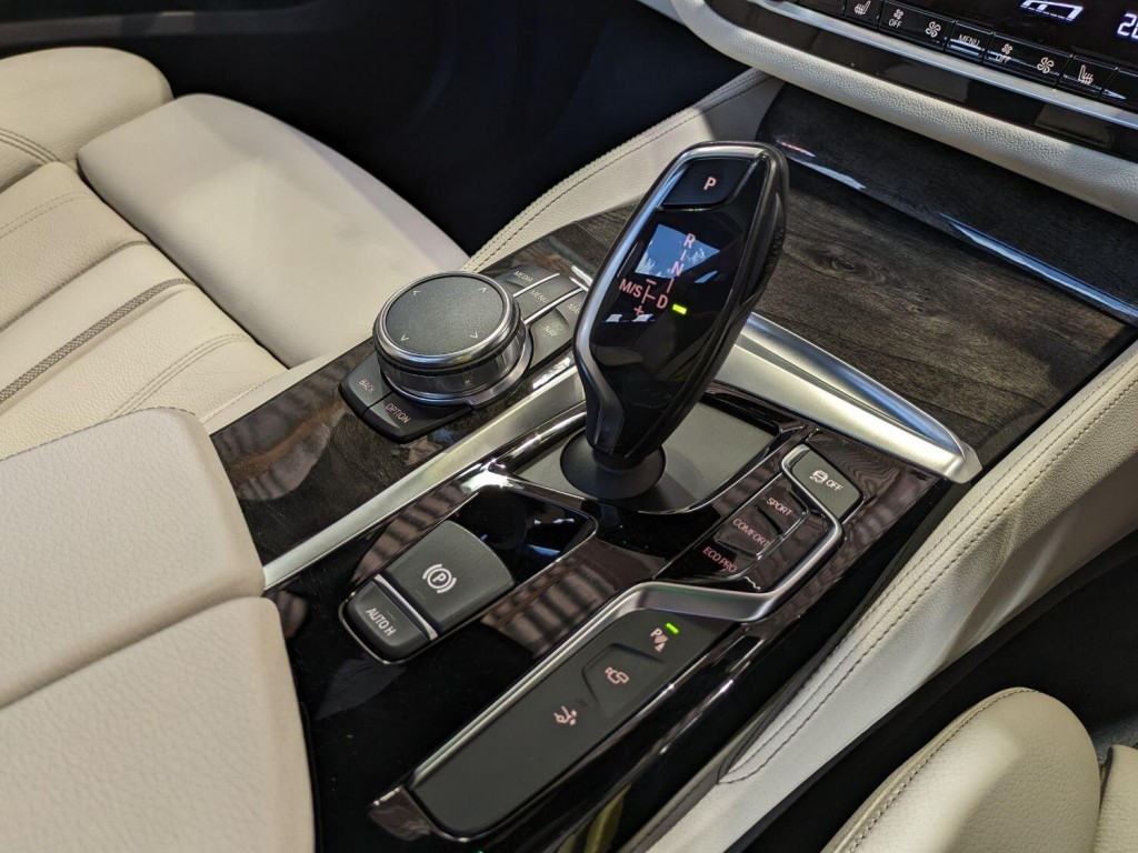 BMW 6 SERIES