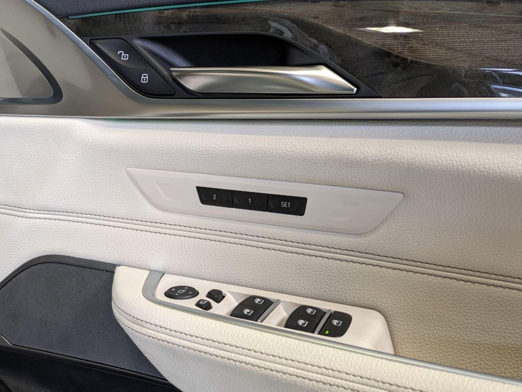 BMW 6 SERIES