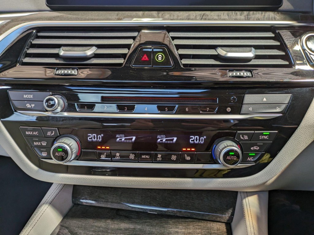 BMW 6 SERIES