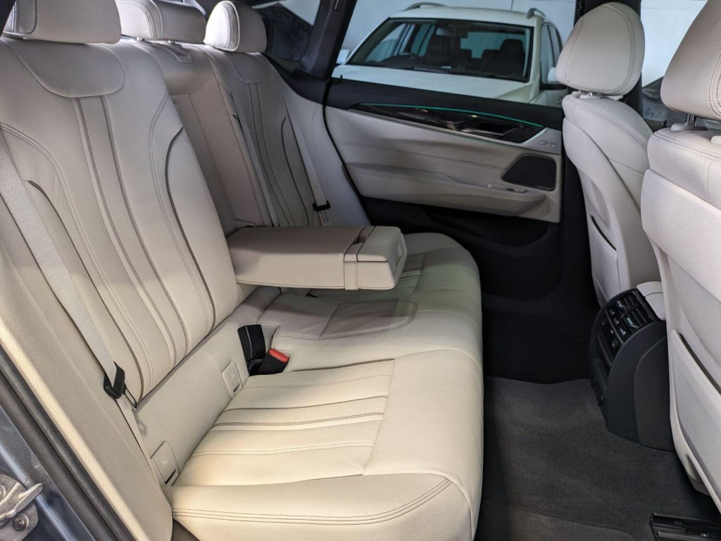 BMW 6 SERIES