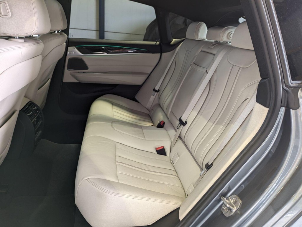 BMW 6 SERIES
