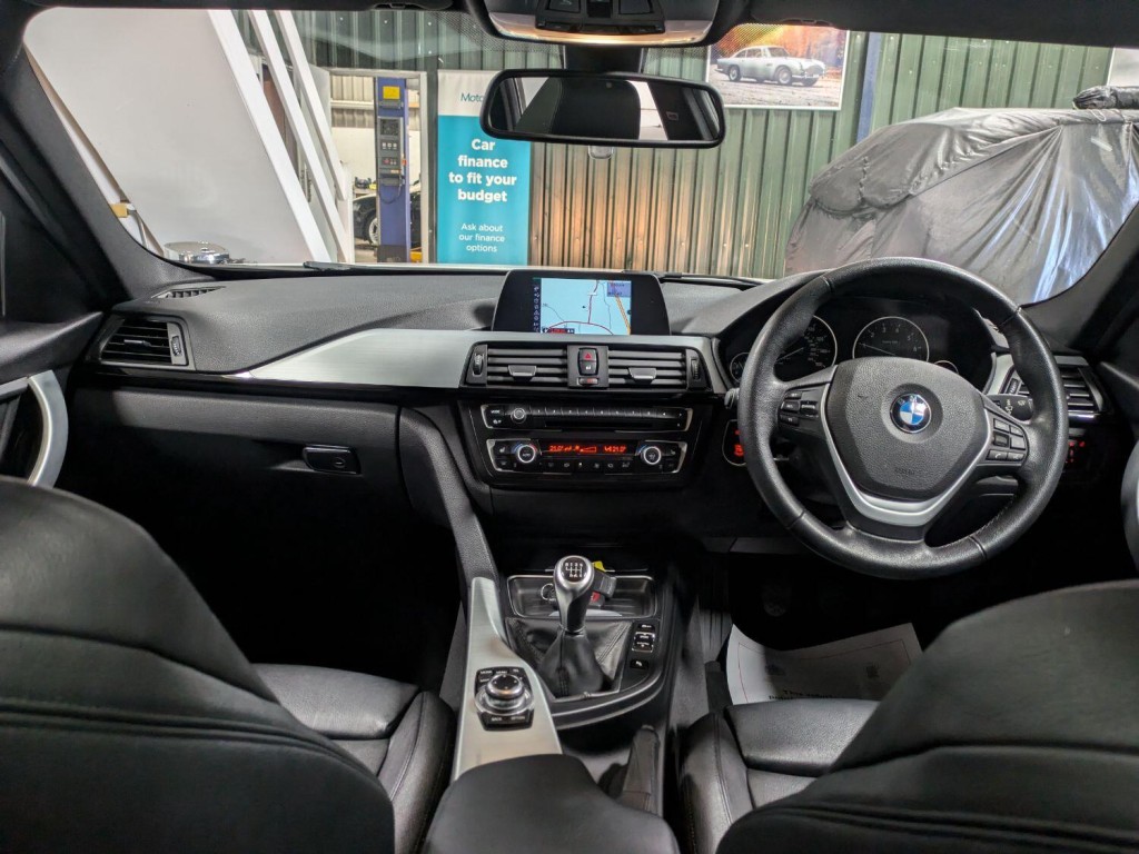 BMW 3 SERIES