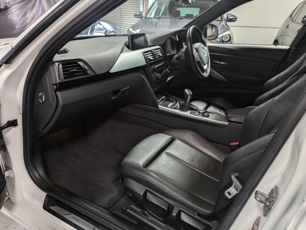 BMW 3 SERIES